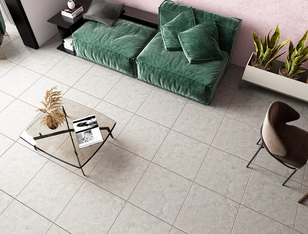 Sofá verde sobre piso de cerámica