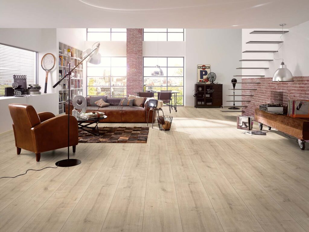 Sal Loft con pisos laminados